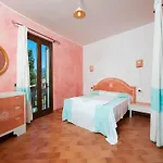 Coastal Hideaway With Pool *