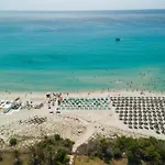 Апартаменти Coastal Hideaway With Pool *
