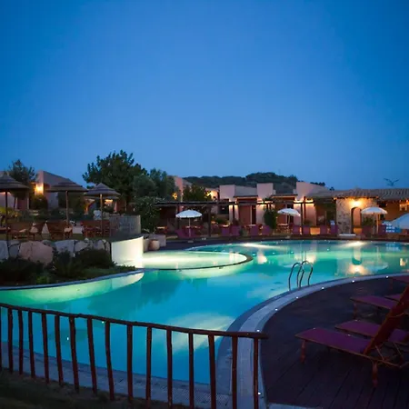 Coastal Hideaway With Pool Appartamento *