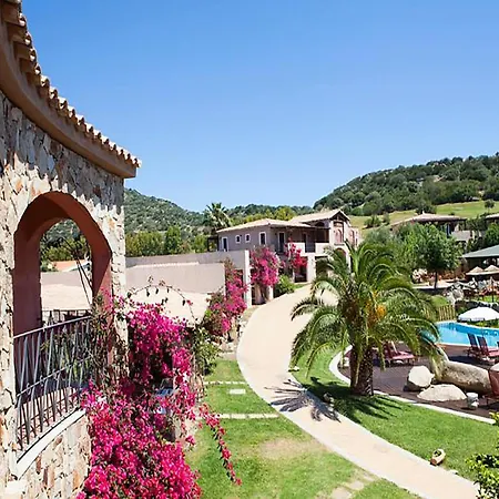 Coastal Hideaway With Pool Lägenhet Villasimius