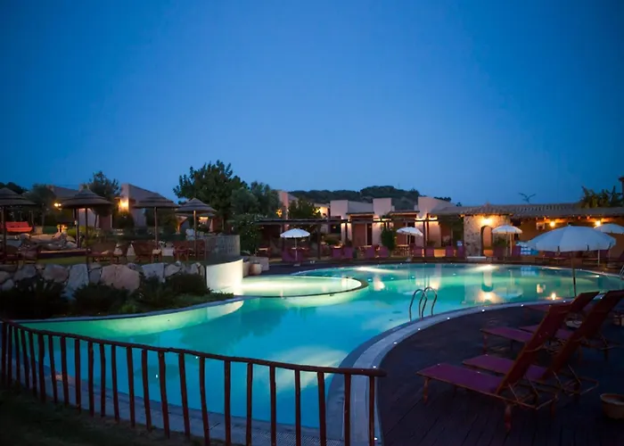 Coastal Hideaway With Pool Apartment *