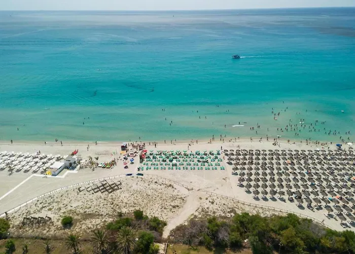 アパート Coastal Hideaway With Pool *